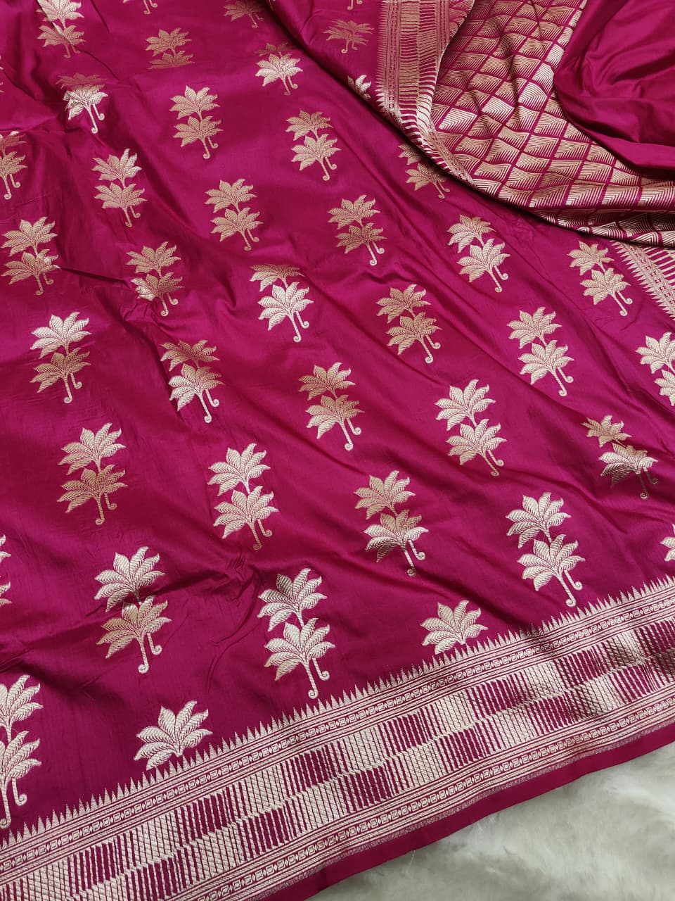Golden zari banarasi saree