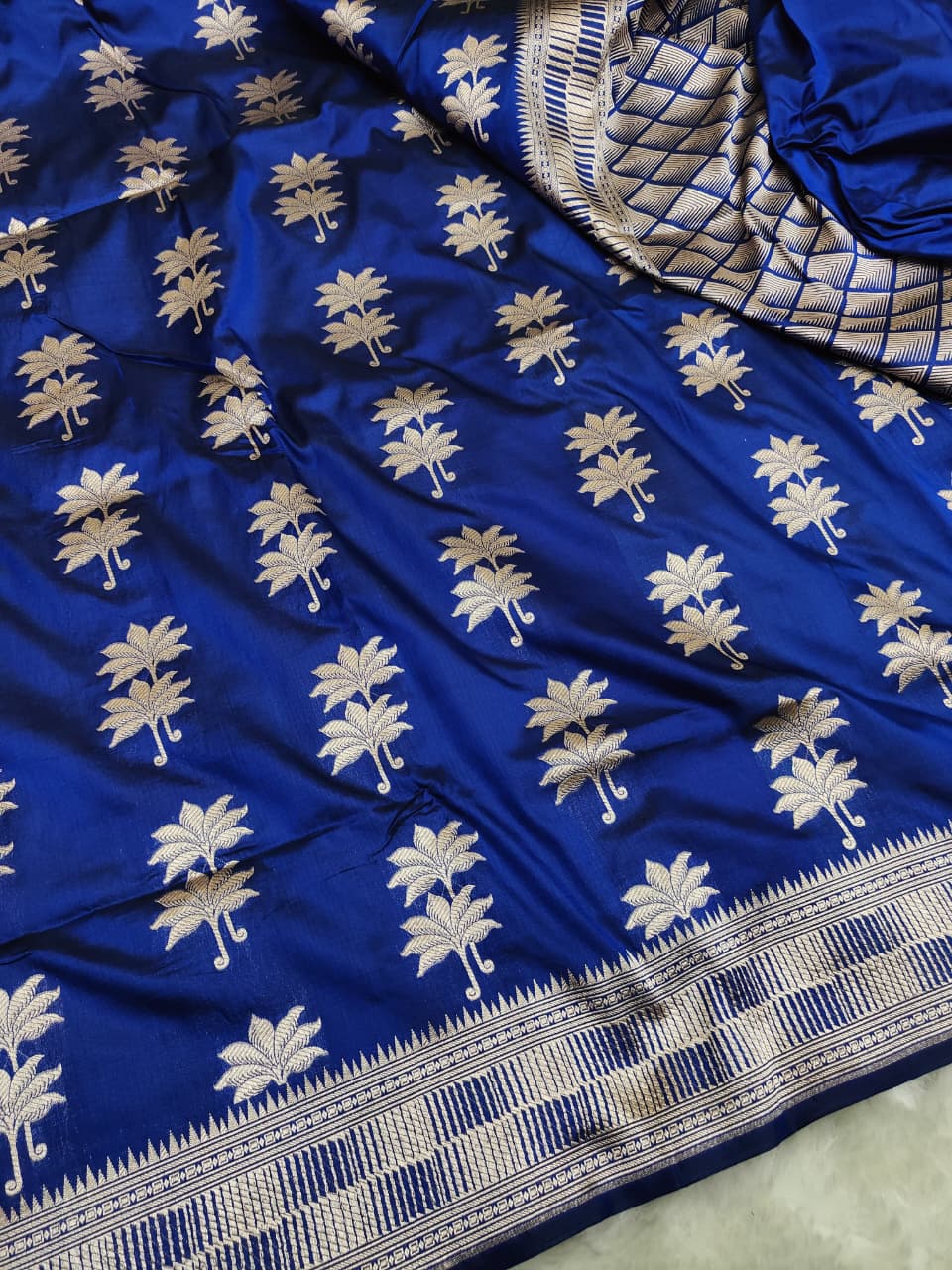 Golden zari banarasi saree