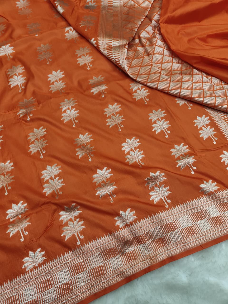 Golden zari banarasi saree