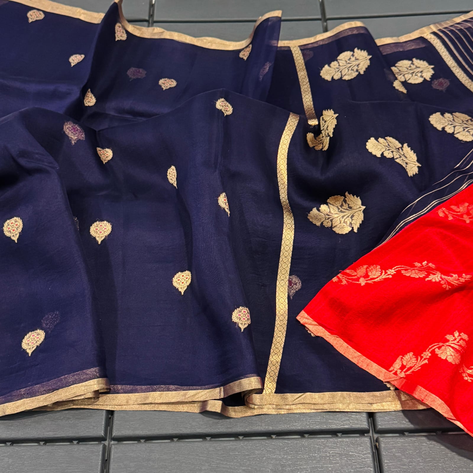 Meena boota saree