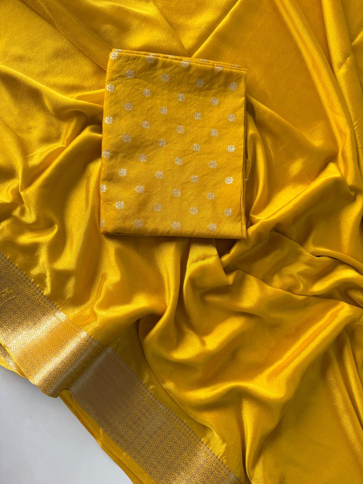 Chinnon Budget Friendly Saree